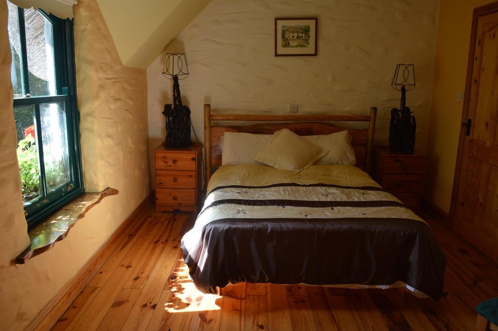 Lissyclearig Thatched Cottage ケンメア エクステリア 写真